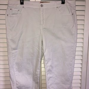 White stretch capris